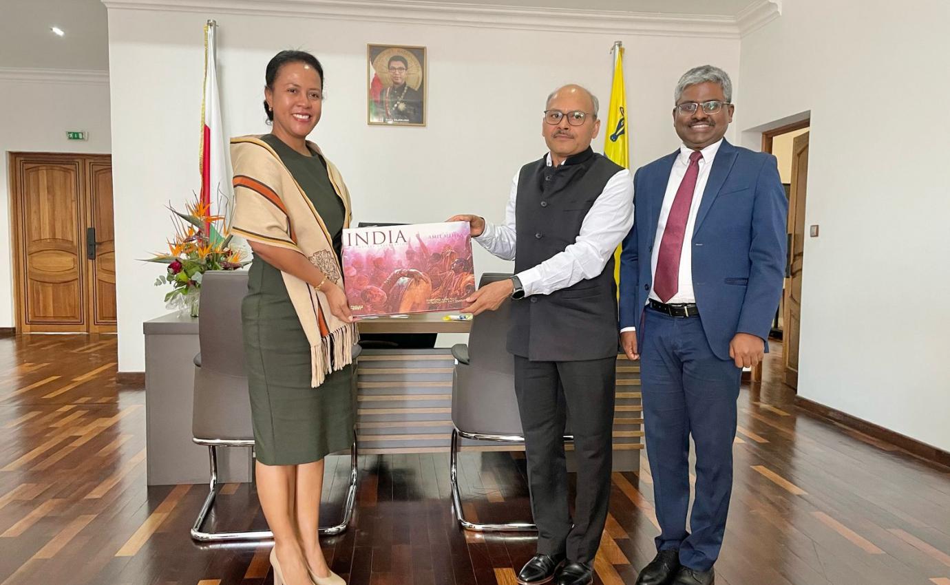 Dr. Surendrakumar Bagde, DG, NCGG & Mrs. Marie Agnes Anona, DG, ENAM signed an MoU on 25.03.25 in Antananarivo, Madagascar to enhance capacity-building training on public policy governance for Madagascar’s civil servants